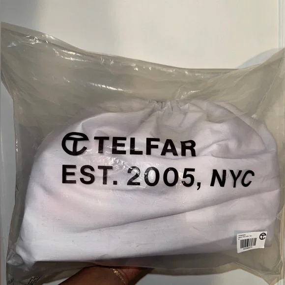 TELFAR Duffle Medium in Red 🍒 - Picture 6 of 6